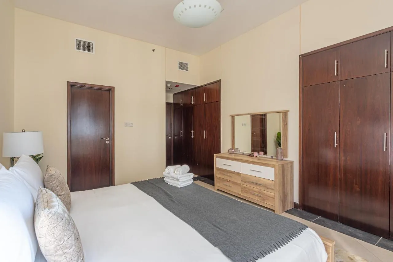 Apartment Higuests - Cheerful Apt With Stunning Views In Port Saeed Dubai
